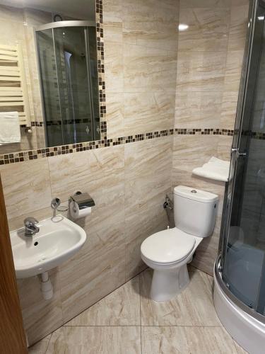 a bathroom with a toilet and a sink at Hotelik Gold in Raszyn
