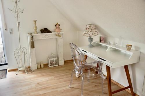a white desk and chairs in a room at Karuna Haus in Bad Windsheim