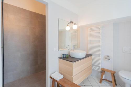 Enchanted Como Lake - Tremezzo Apartments by Rent All Comoにあるバスルーム