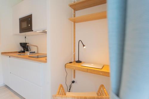 Enchanted Como Lake - Tremezzo Apartments by Rent All Comoにあるキッチンまたは簡易キッチン