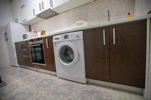 Majoituspaikan Apartman Bokić keittiö tai keittotila