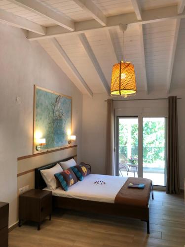 Postel nebo postele na pokoji v ubytování Enigma Suites