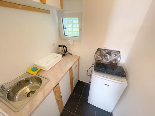 Kuchyň nebo kuchyňský kout v ubytování Apartmani Fabijan&Florijan