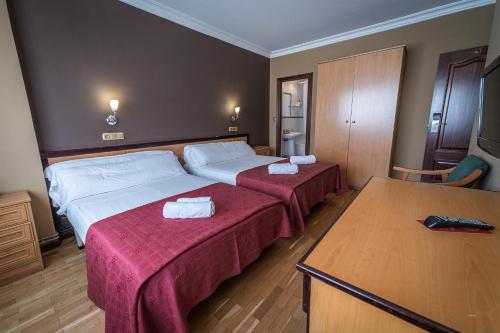 Una cama o camas en una habitación de Hotel Silva