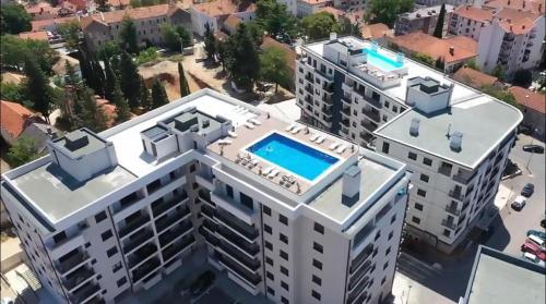 Bazén v ubytování APARTMAN AURORA nebo v jeho okolí
