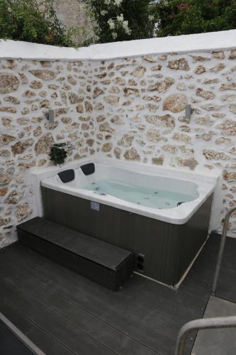 a jacuzzi tub sitting on top of a patio at La belle Hélène in Spetses