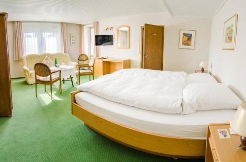 Кровать или кровати в номере Westfalenhof Garni