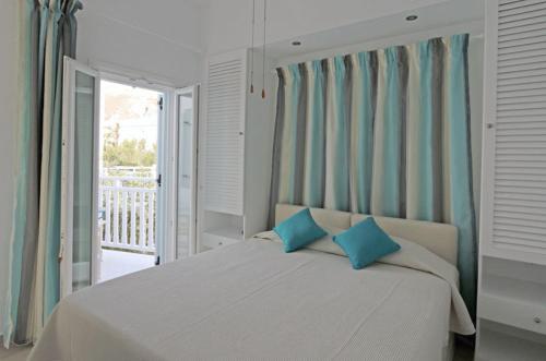 מיטה או מיטות בחדר ב-SPIROS & HIROKO Hotel - ADULTS ONLY