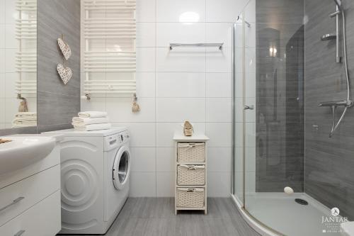 Koupelna v ubytování Jantar Apartamenty - Family Vacation Polanki