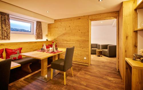 a dining room with a table and chairs at Hotel Restaurant Kerzenstüble in Gärtringen