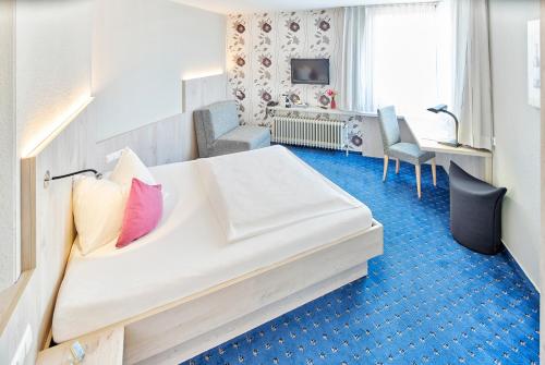 a hotel room with a bed with two pillows at Hotel Restaurant Kerzenstüble in Gärtringen