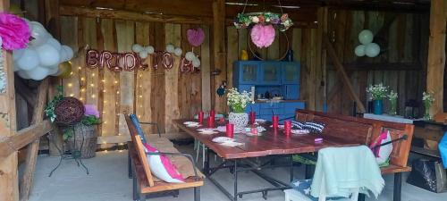 a dining room with a table and balloons at Siedlisko Józefka in Zaróbka