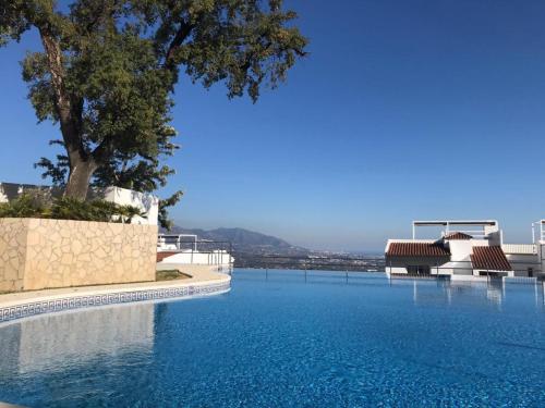 Bazén v ubytování Penthouse mit privatem Jacuzzi in Marbella - La Mairena nebo v jeho okolí