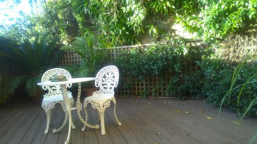Taman di luar Linley House