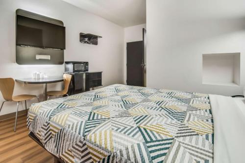 Postel nebo postele na pokoji v ubytování Motel 6-Cleburne, TX