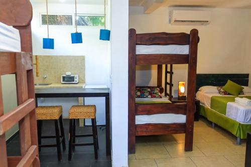 a room with a desk and a bunk bed at Eco del Mar in La Libertad