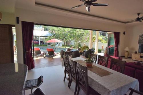 Φωτογραφία από το άλμπουμ του 4 Bedroom Villa 4-30 seconds walk to the beach SDV025-By Samui Dream Villas σε Ban Bang Po