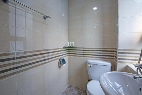 Un baño de Dashim Guest House