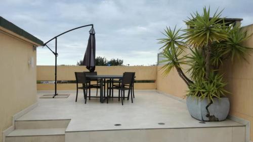 Photo de la galerie de l'établissement Appt 70m2, 3P, Toit-terrasse, Vue mer, Proche plage, à Vallauris