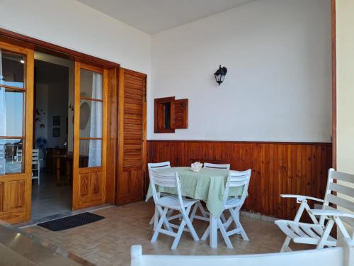 Photo de la galerie de l'établissement Veranda sul mare - casa vacanze FRONTE MARE, à Sciacca