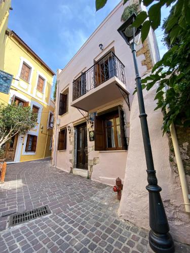 a street light in front of a building at Casa Dasyra in Chania Town