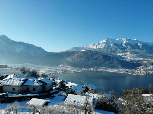 a town in the snow with a lake and mountains at Numero 53 Tenna OSPITAR in Tenna 