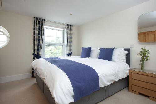 Llit o llits en una habitació de Waterview House, Kingswear