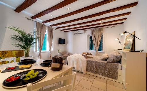 Charming Old Town Apartment Pjaca Split