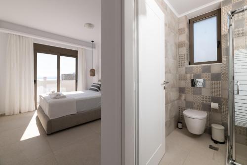 Koupelna v ubytování VILLA IRIS in PEFKOS, PINE VILLAS