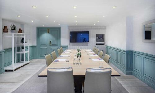 a large conference room with a long table and chairs at Meliá White House Hotel Apartments in London