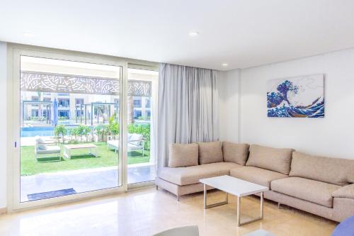 Ollystays Mangroovy 2 BR Beach and Pool Free access