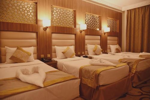 เตียงในห้องที่ Al Andalus Palace 1 Hotel