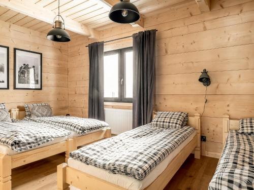 מיטה או מיטות בחדר ב-Ziębowe Domki