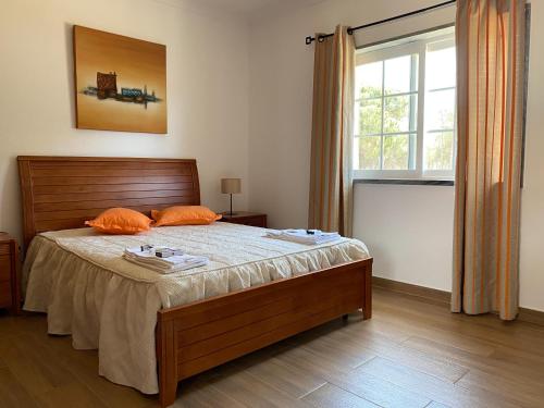 Postel nebo postele na pokoji v ubytování Lagoa Albufeira House