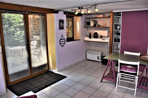 Kuchyň nebo kuchyňský kout v ubytování Chambre d'hôtes de Thorée