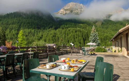 En generel udsigt til bjerge eller udsigt til bjerge taget fra ferieparken