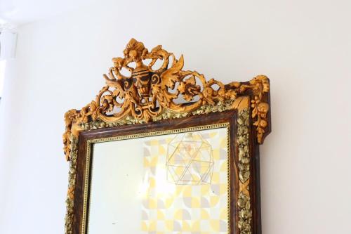 a picture in a frame on a wall at Villa Noellet - Clermont Ferrand in Aubière