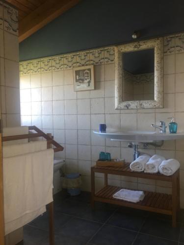Bathroom sa LA CASONA DE RALES VILLAVICIOSA