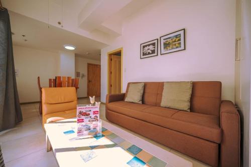 Ein Sitzbereich in der Unterkunft Cedar Peak Condominium by Tripsters Hub