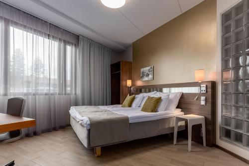 a hotel room with a bed and a window at Holiday Club Vierumäki in Vierumäki