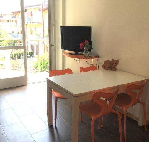 Una televisión o centro de entretenimiento en Residence Oleandro