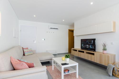 North Breeze - 2 Bedroom Apartment with Rooftop Pool