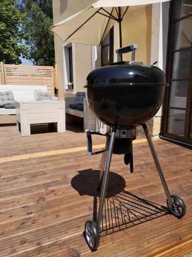 Kemudahan BBQ tersedia untuk tetamu di apartmen