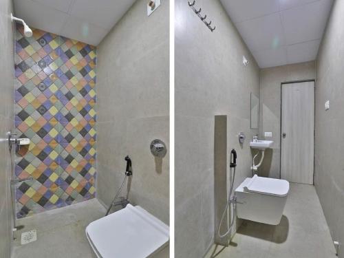 een badkamer met een douche, een toilet en een wastafel bij Hotel The Kuber in Dwarka