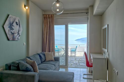 Gallery image of Epipleon Luxury Suites -101- Δωμάτιο 45τμ με βεράντα 30τμ μπροστά στη θάλασσα in Nafpaktos