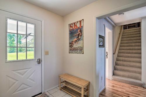 Φωτογραφία από το άλμπουμ του Lakefront Bellaire Getaway with Kayaks, Dock and Grill σε Bellaire