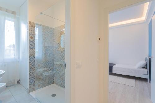 Koupelna v ubytování Acqua Chiara Apartment by Rent All Como