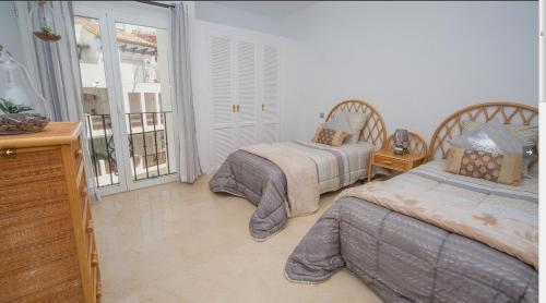 Modern Duquesa 2 Bed Outstanding view of sea golf