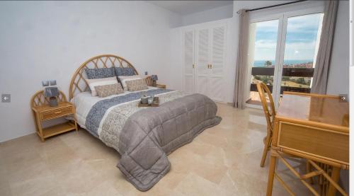 Modern Duquesa 2 Bed Outstanding view of sea golf