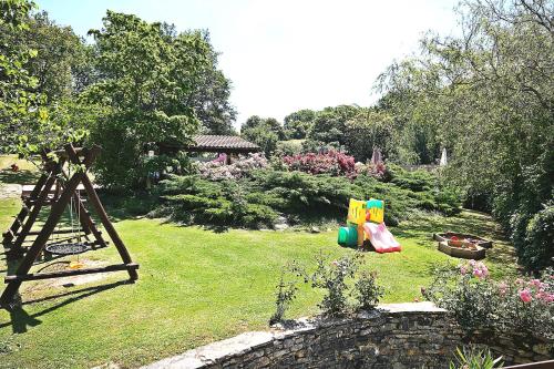 a garden with a play set in the grass at Pagel in Catus